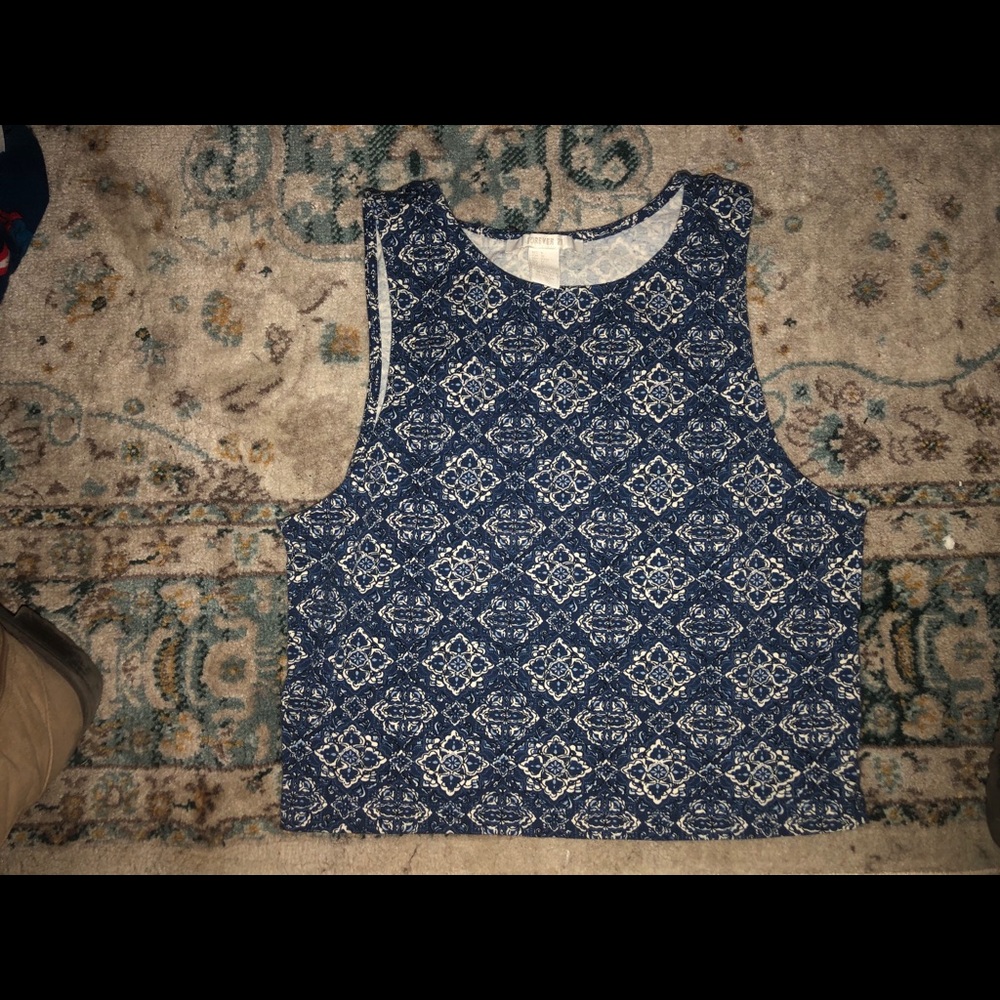 Crop top size large